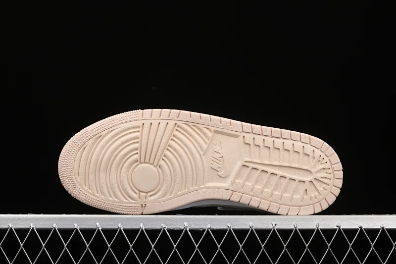 All categories Air Jordan Jordan series basketball shoes Air Jordan 1 High G version Air Jordan 1 Zoom Air CMFT AJ1 Joe 1 Pearl White high-top basketball shoes CT0979-107